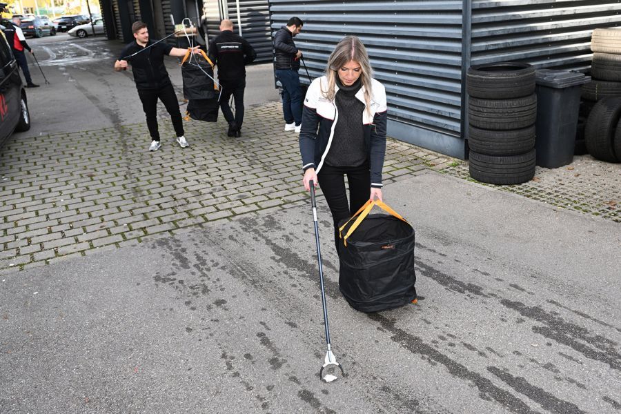 Porsche Zentrum München-Süd sammelt Müll.