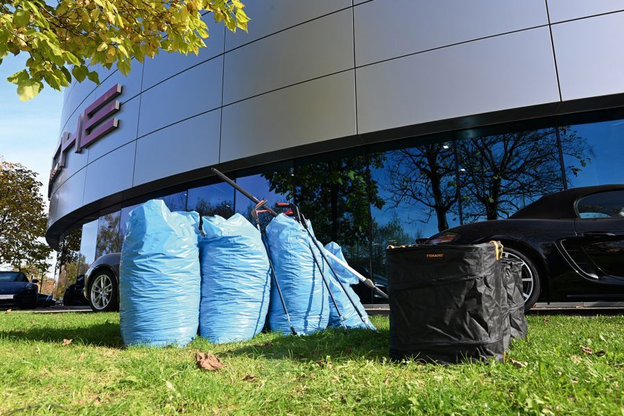 Porsche Zentrum München-Süd sammelt Müll.