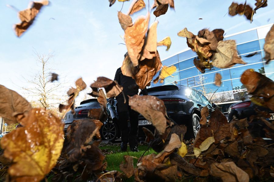 Porsche Zentrum München-Süd sammelt Müll.